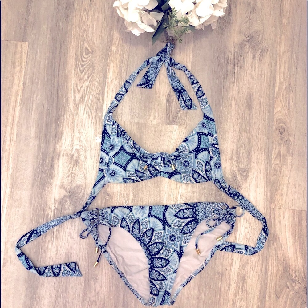 🌺HELEN JON blue and white size medium 👙 bikini.